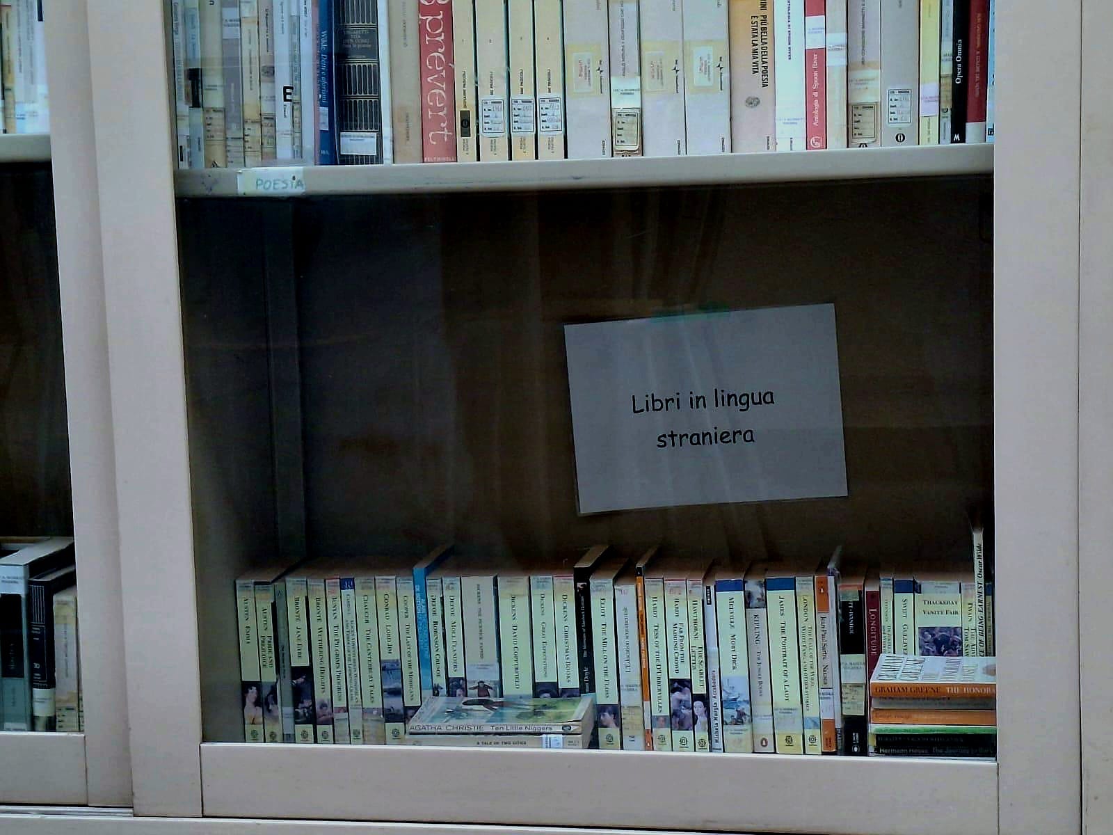 Area lettura della biblioteca